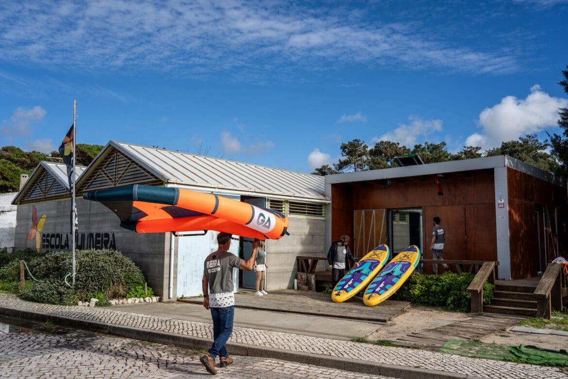 Wingfoil lesson in Lagoa de Albufeira with Meira Pro Center